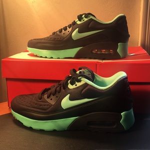 NIB - Nike Air Max 90 (Rare Colorway)